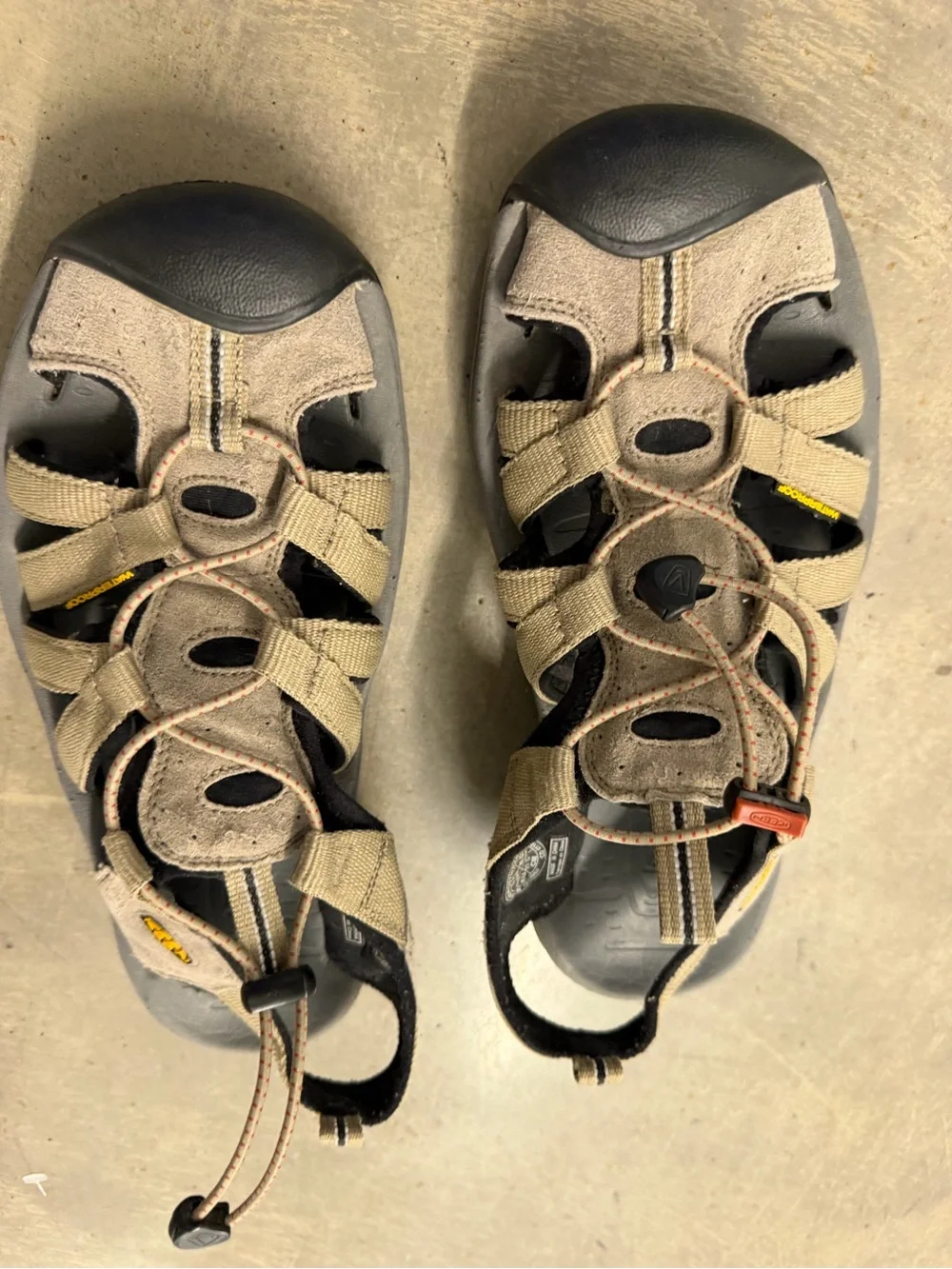 KEEN Newport H2 Waterproof Sandals Men’s 9.5 Beige Gray Closed Toe Hiking